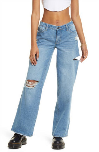 BP. Calça jeans feminina rasgada, lavagem clara, anos 90, tamanho 26