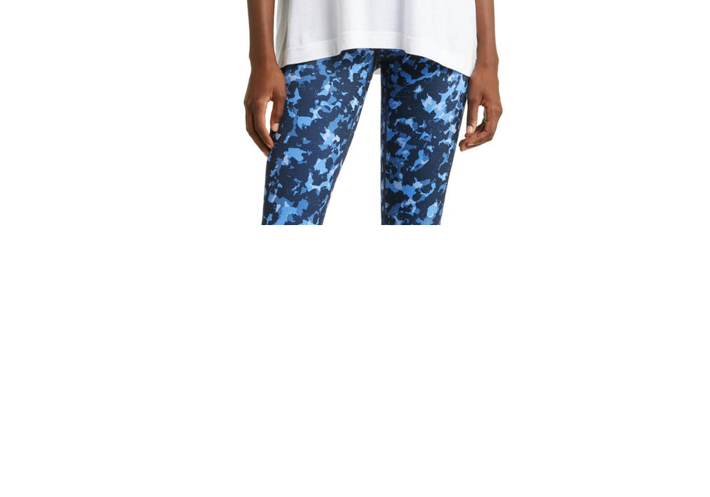 Camiseta feminina raglan branca com decote em V Zella, tamanho pequeno