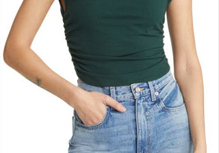 Top curto franzido Lindy verde floresta feminino da Reformation, tamanho pequeno