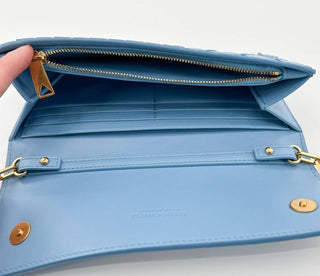 Bottega Veneta - Carteira feminina de couro Intrecciato com corrente