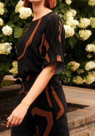 Frank Lyman - Blusa de gola redonda com cotovelo fluido