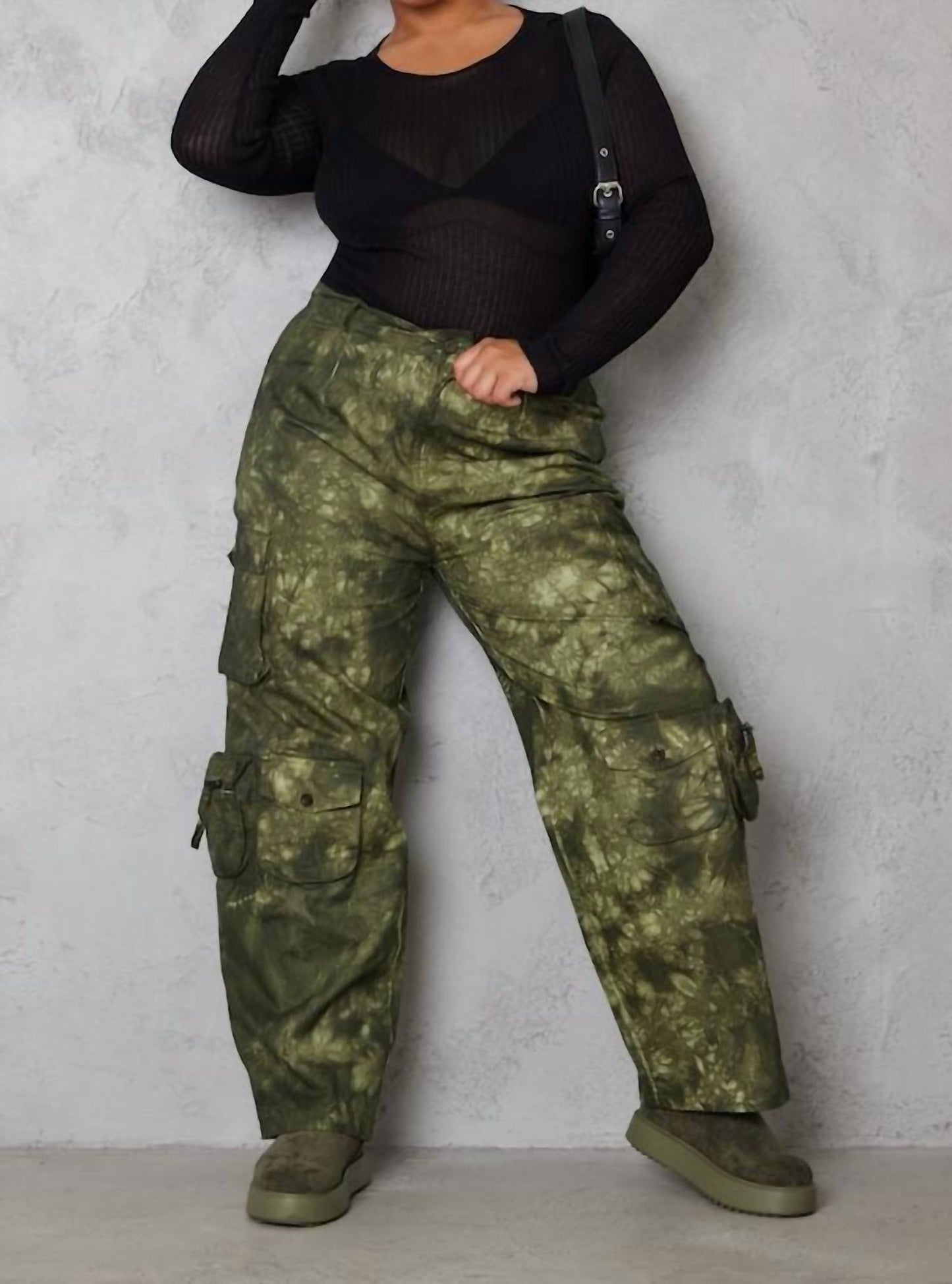 Prettylittlething - Plus Camo Pocket Detail Cargo Trouser