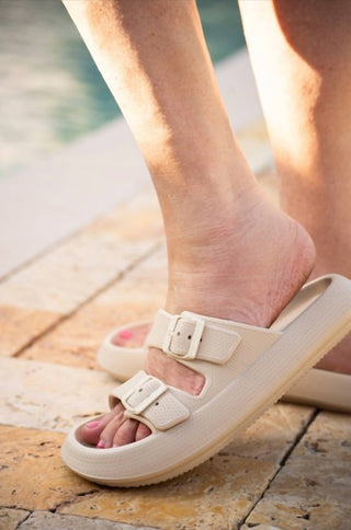 Julia Rose - Sandália Slides com Fivela