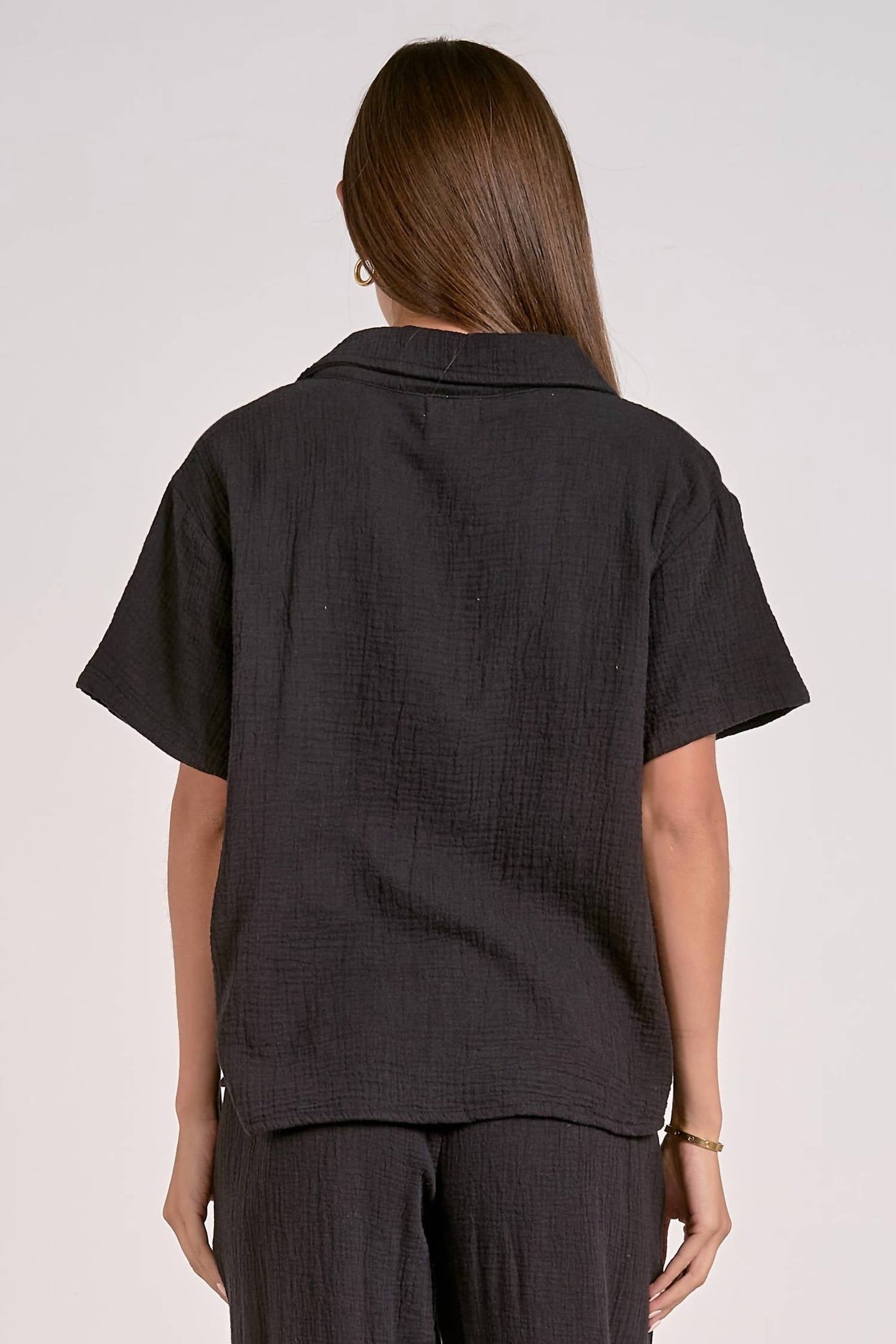 Elan - Short Sleeve V-neck Gauze Top