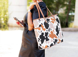 Viv &amp; Lou - Bolsa tote feminina Hayden com estampa de vaca Herd That Cow