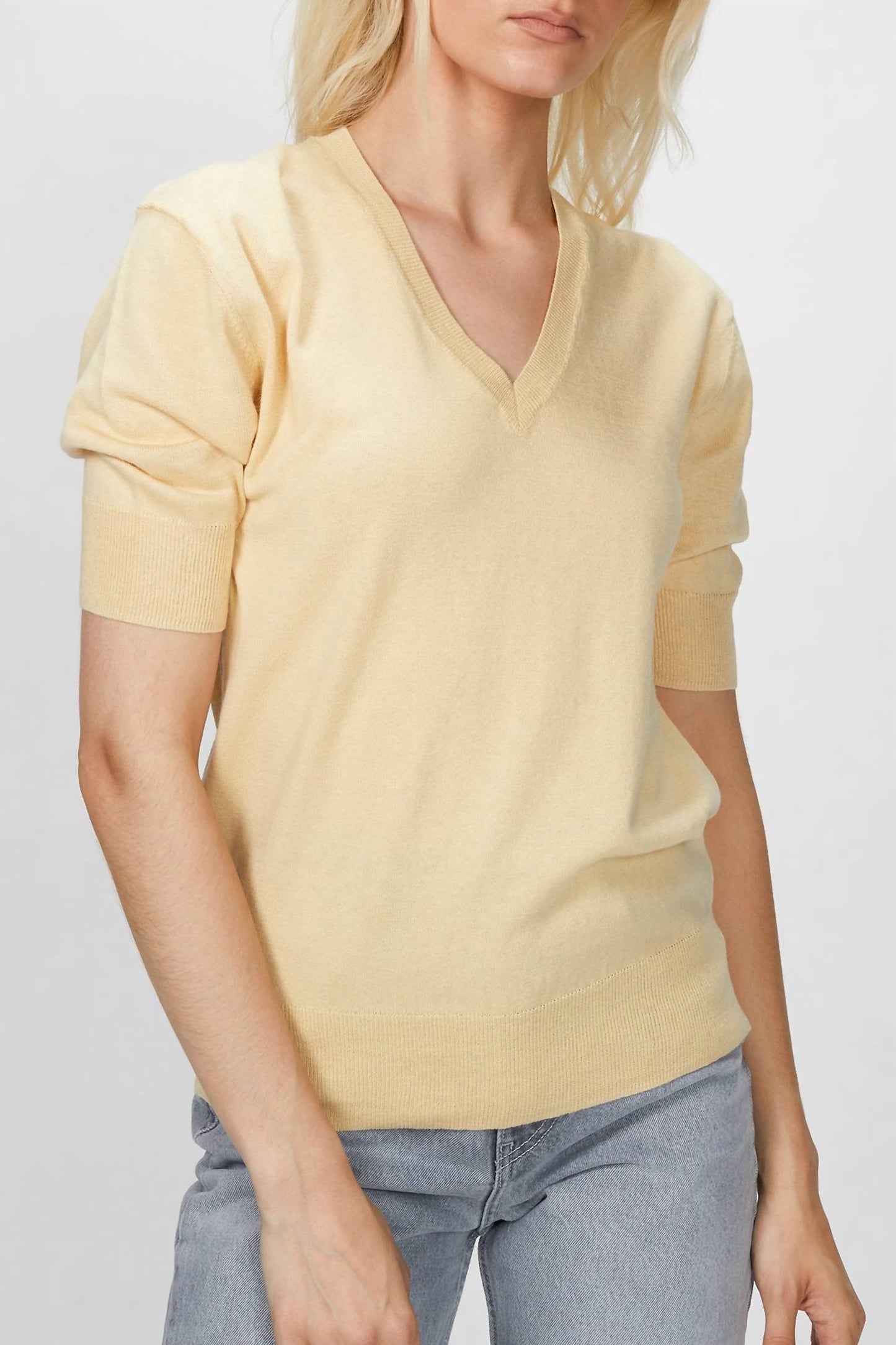 6397 - ELBOW V-NECK TOP