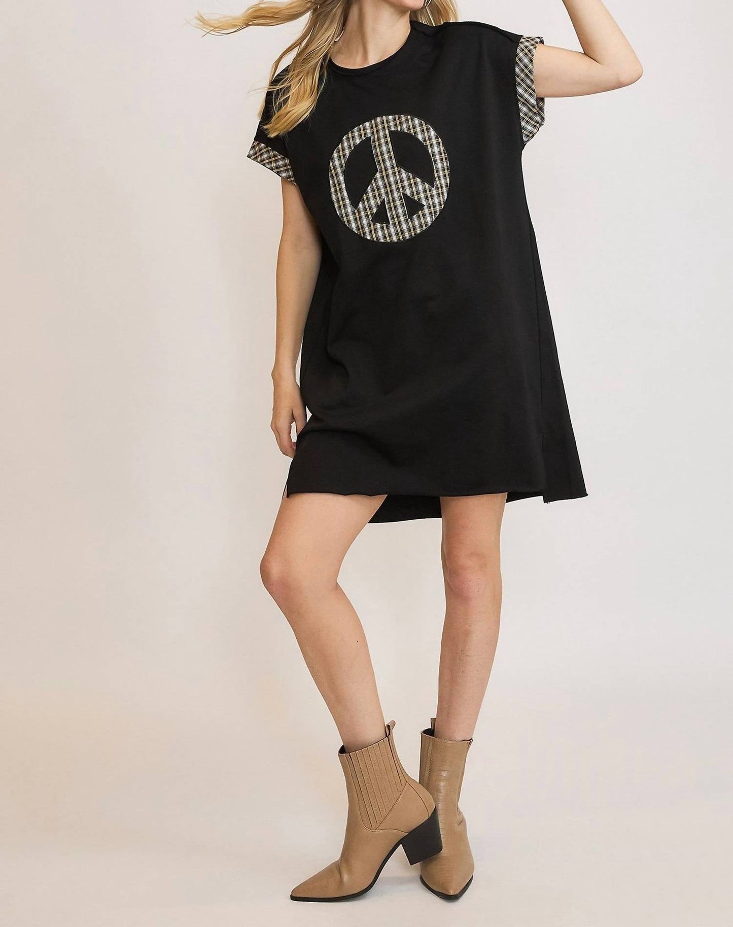Trendsi - Vestido curto de manga curta com apliques xadrez Umgee Peace