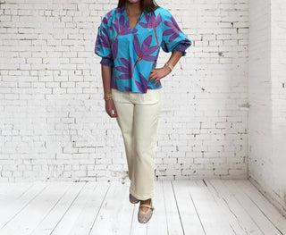 Karlie - Blusa feminina com estampa de folhas abstratas