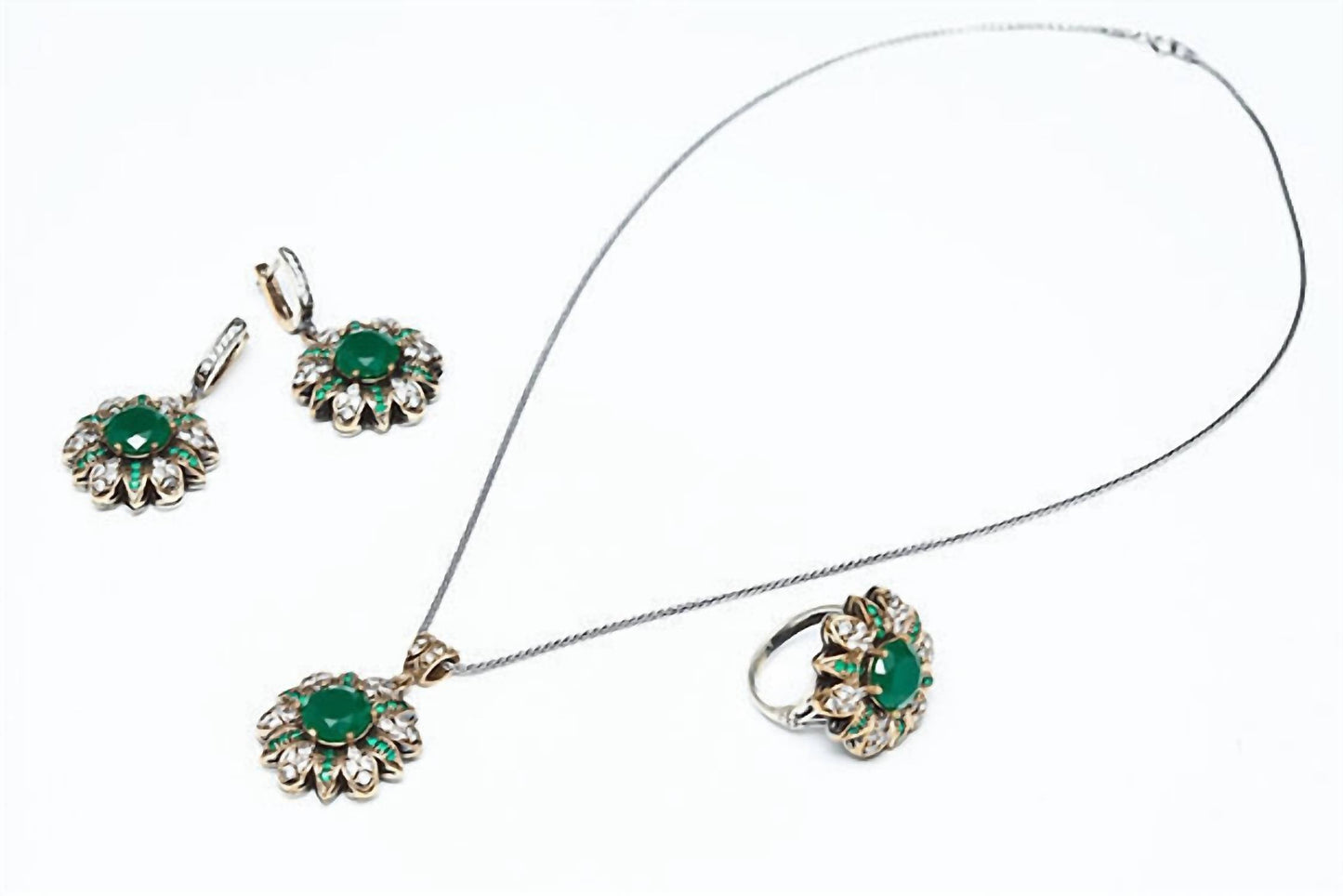 Avenue Chic - Women's Emerald Flower Set