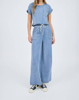 Blu Pepper - Blusa curta de manga curta com decote canoa e cambraia lavada