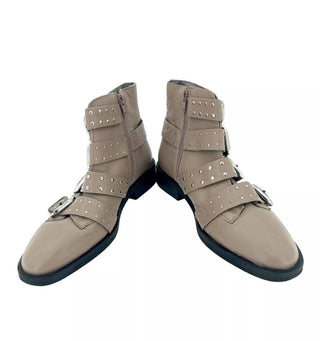 Topshop - Botas de cano curto Paige em couro nude com tachas e fivela