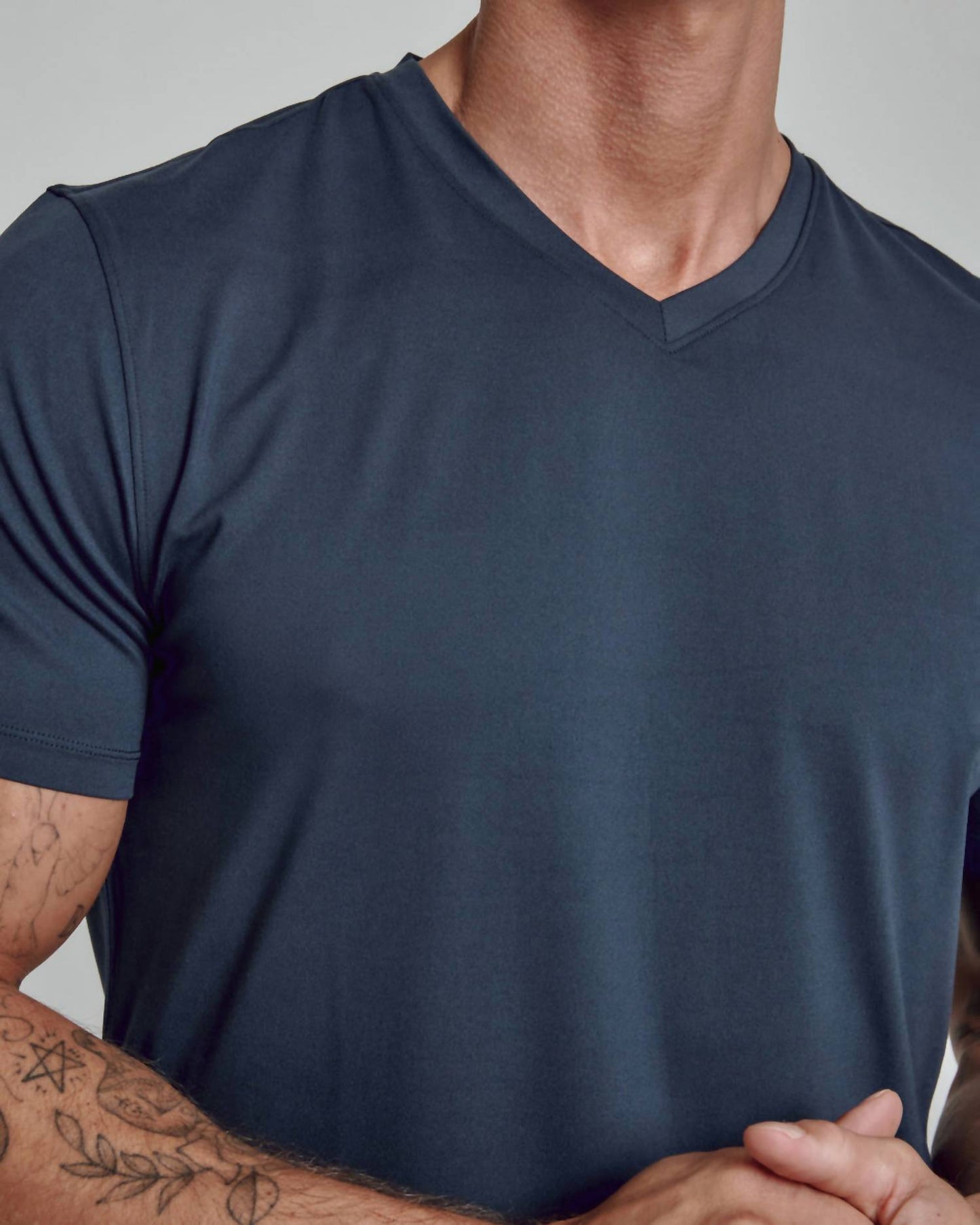 7Diamonds - Core V-neck Tee