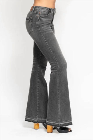 Judy Blue - Calça jeans flare tamanho grande com cintura média e controle de barriga