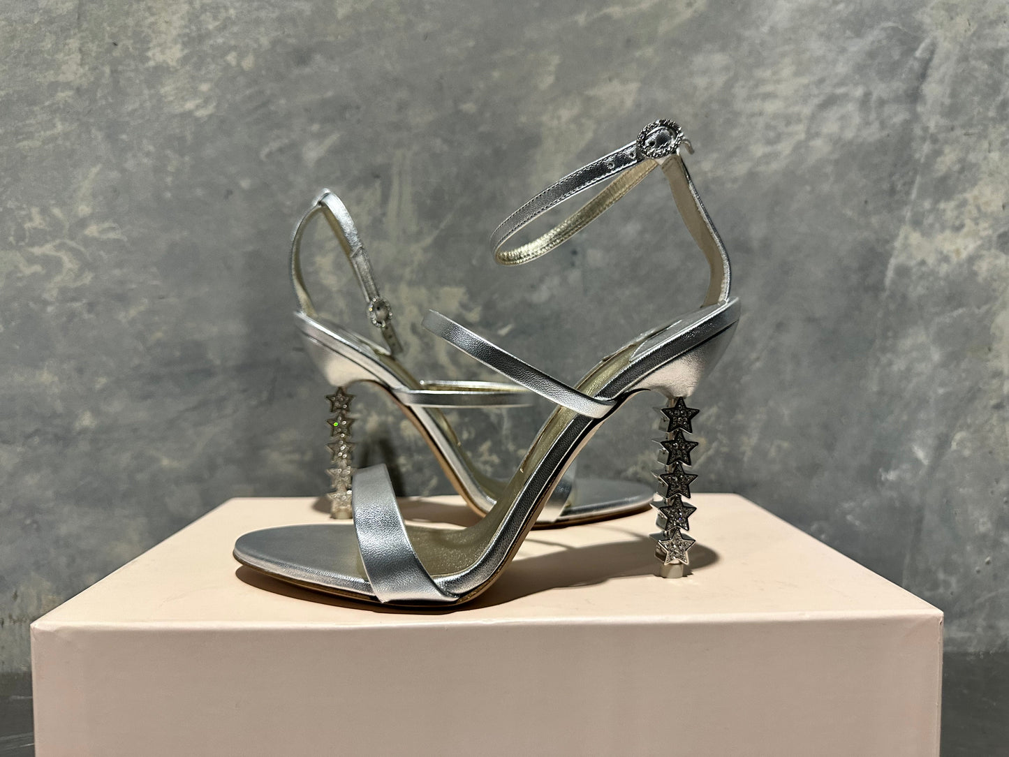 Sophia Webster Sandálias femininas de salto alto Rosalind Almond Toe Crystal Star, cinza, tamanho 6,5