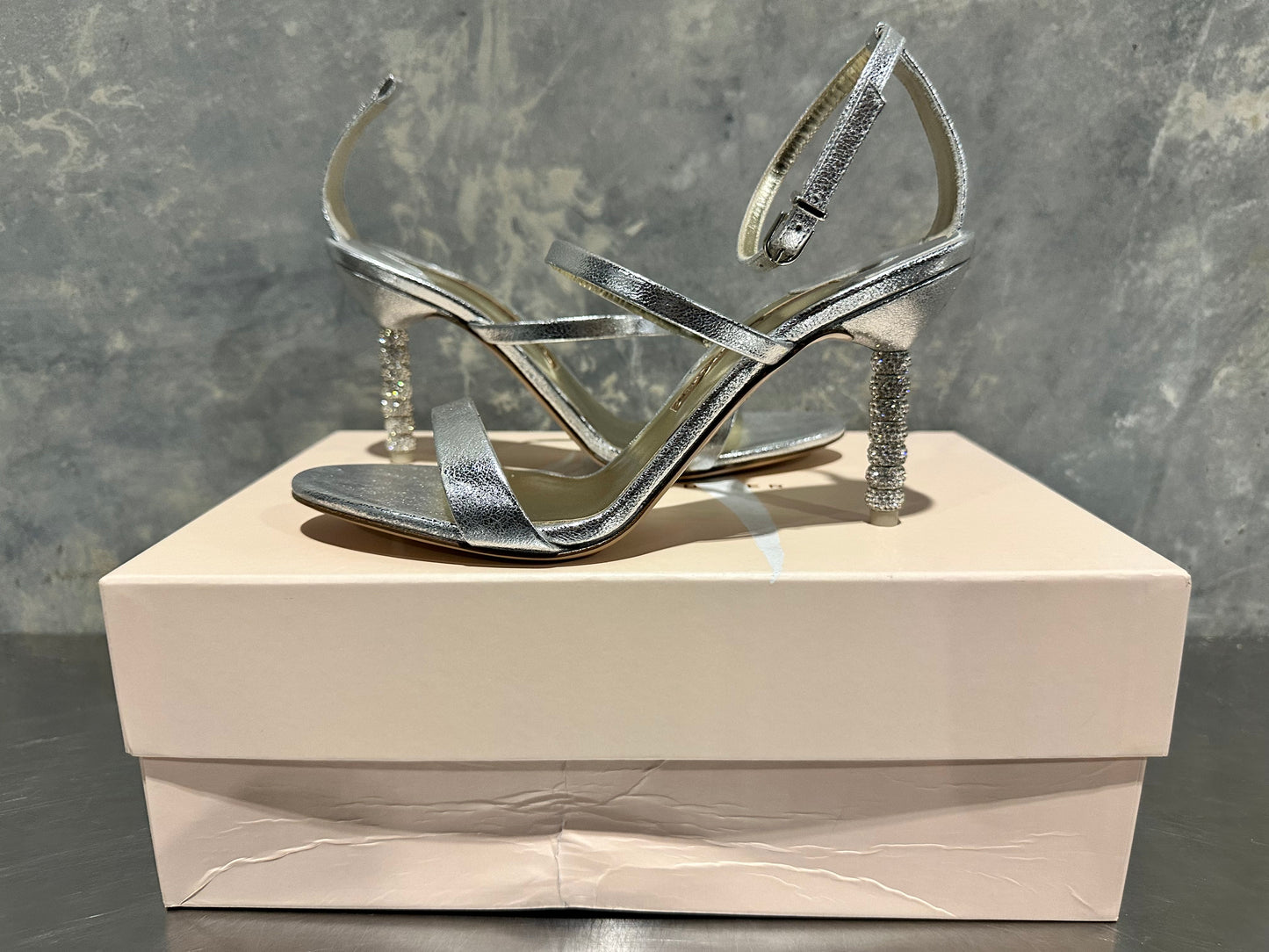 Sophia Webster Sandálias femininas de salto alto Rosalind Almond Toe Crystal Star, cinza, tamanho 7,5