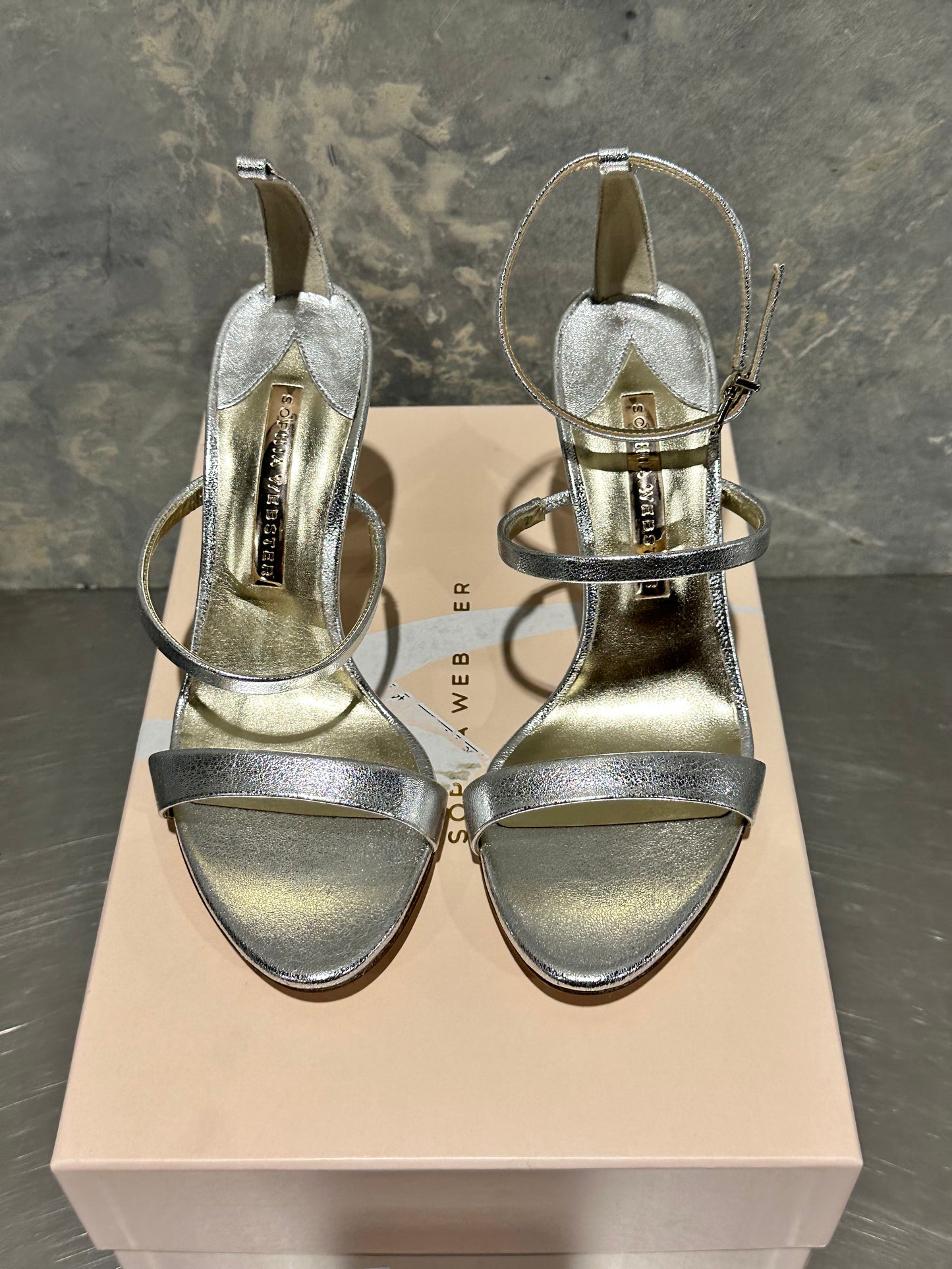 Sophia Webster Sandálias femininas de salto alto Rosalind Almond Toe Crystal Star, cinza, tamanho 7,5