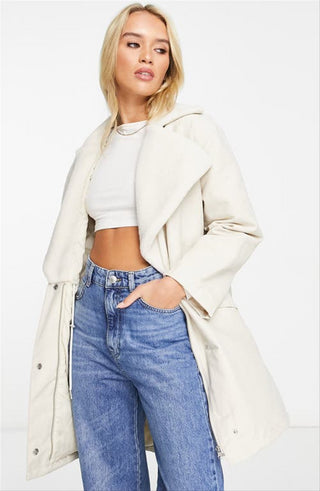 Casaco creme ASOS Design com acabamento em pele sintética, tamanho 6 EUA