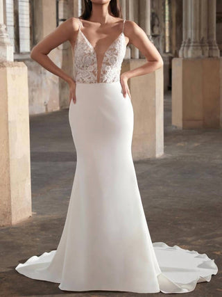 Adore - Vestido de noiva com decote profundo e contas