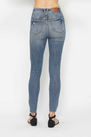 Judy Blue - Calça jeans skinny com controle de barriga e cintura alta, lavagem vintage e bainha destruída