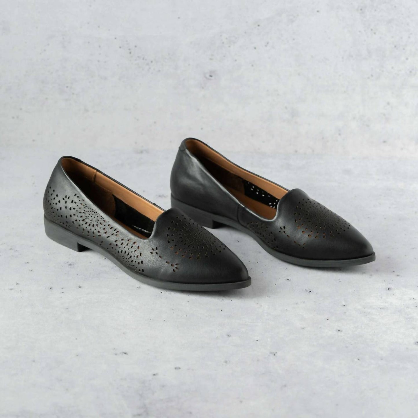 Bueno - Women's Brandy Flat Shoes