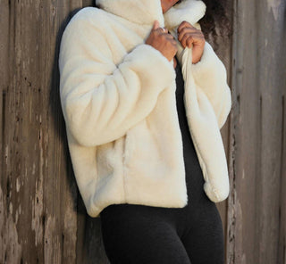 Além do Yoga - Jaqueta de Pele Sintética On The List