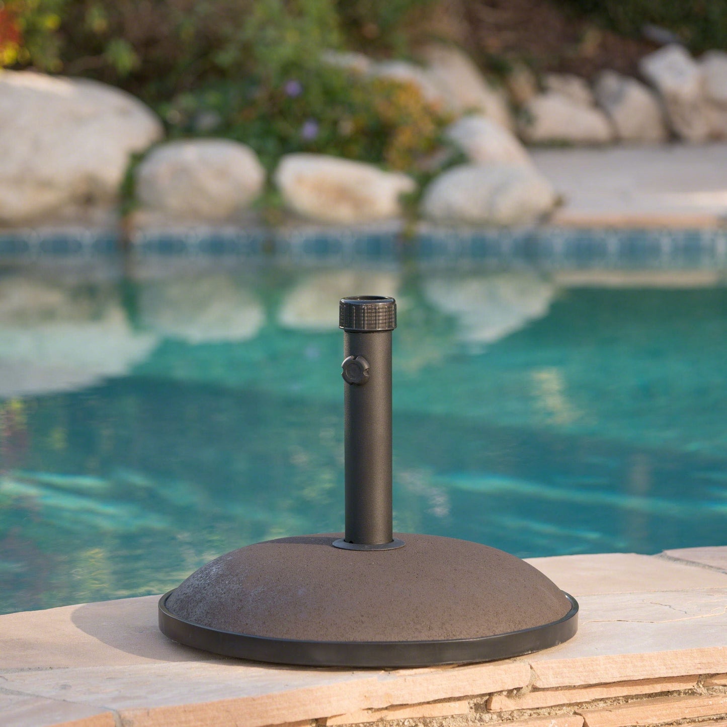 Um Holder Round Umbrella Base 66 lbs Concrete - Brown