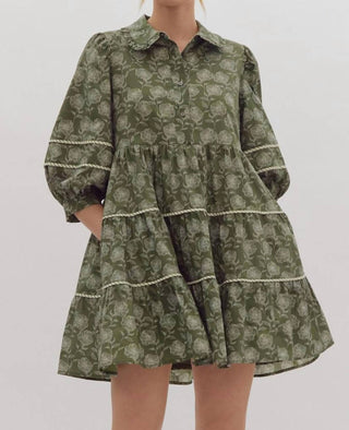 Entrada - Vestido Verde com Flores Brancas