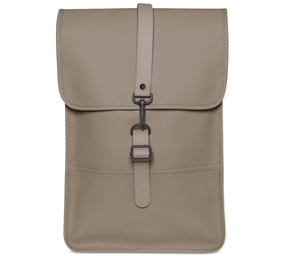 Mochila Rains Masculina Mini Flap Bege Tamanho Regular