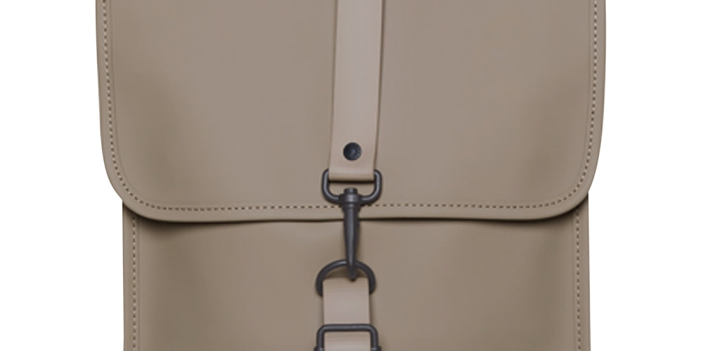 Mochila Rains Masculina Mini Flap Bege Tamanho Regular