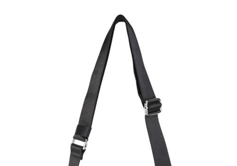 Bolsa de viagem pequena acolchoada de poliéster reciclado Ganni, preta