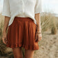VERO MODA Shorts feminino com babados e bainha marrom, tamanho X-S