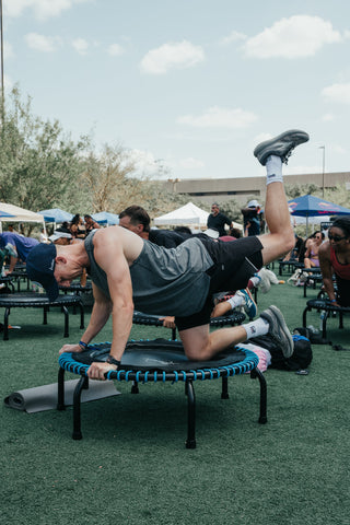 Trampolim de fitness JumpSport 350 PRO de 39 polegadas com cordões elásticos EnduroLast azuis