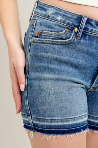 Judy Blue - Shorts com controle de barriga e bainha com liberação