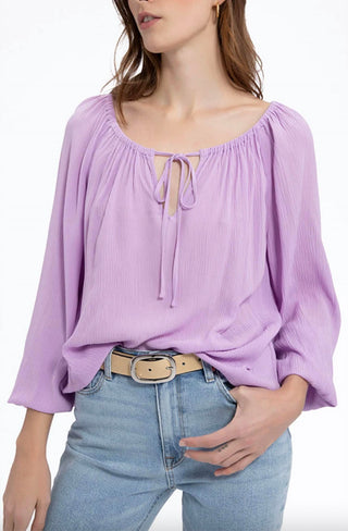 Santuário - Blusa com gola alta e amarração estilo balé Petal