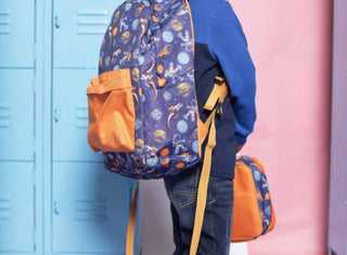Jane Marie - Mochila Infantil Viagem ao Redor do Sol