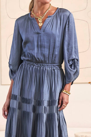 Current Air - Vestido midi de manga comprida com decote aberto e saia plissada