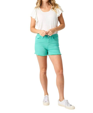 Judy Blue - Short jeans de cintura média com bainha desfiada e tingido