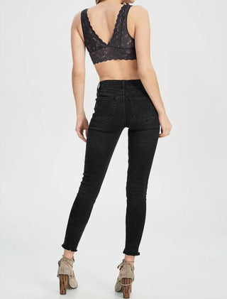 Lista de desejos - Sutiã bralette acolchoado com decote em V e renda recortada
