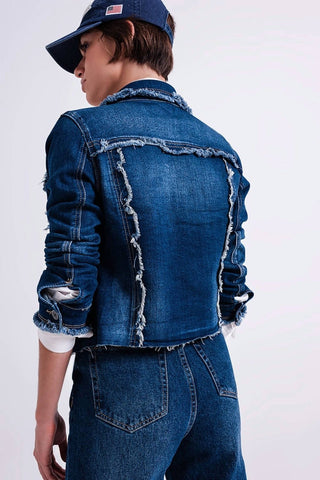 Q2 - Jaqueta jeans com design desfiado