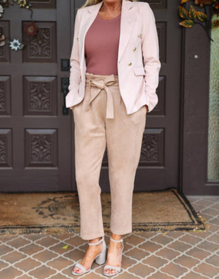 Dolce Cabo - Calça de camurça sintética com cintura de saco de papel e gravata