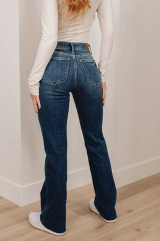Judy Blue - Calça jeans bootcut de cintura média e bainha crua