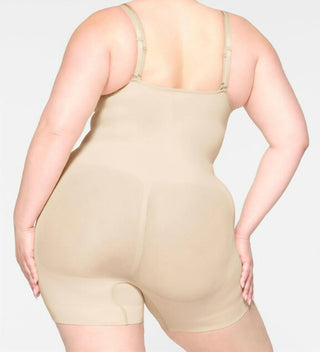 Skims - Body curto sem costura com busto aberto esculpido Plus