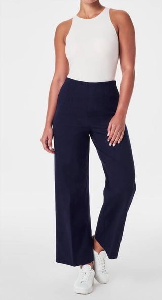 Spanx - Calça curta de sarja elástica com perna larga