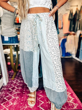 Pol - Calça Jogger Floral Patchwork Jeans