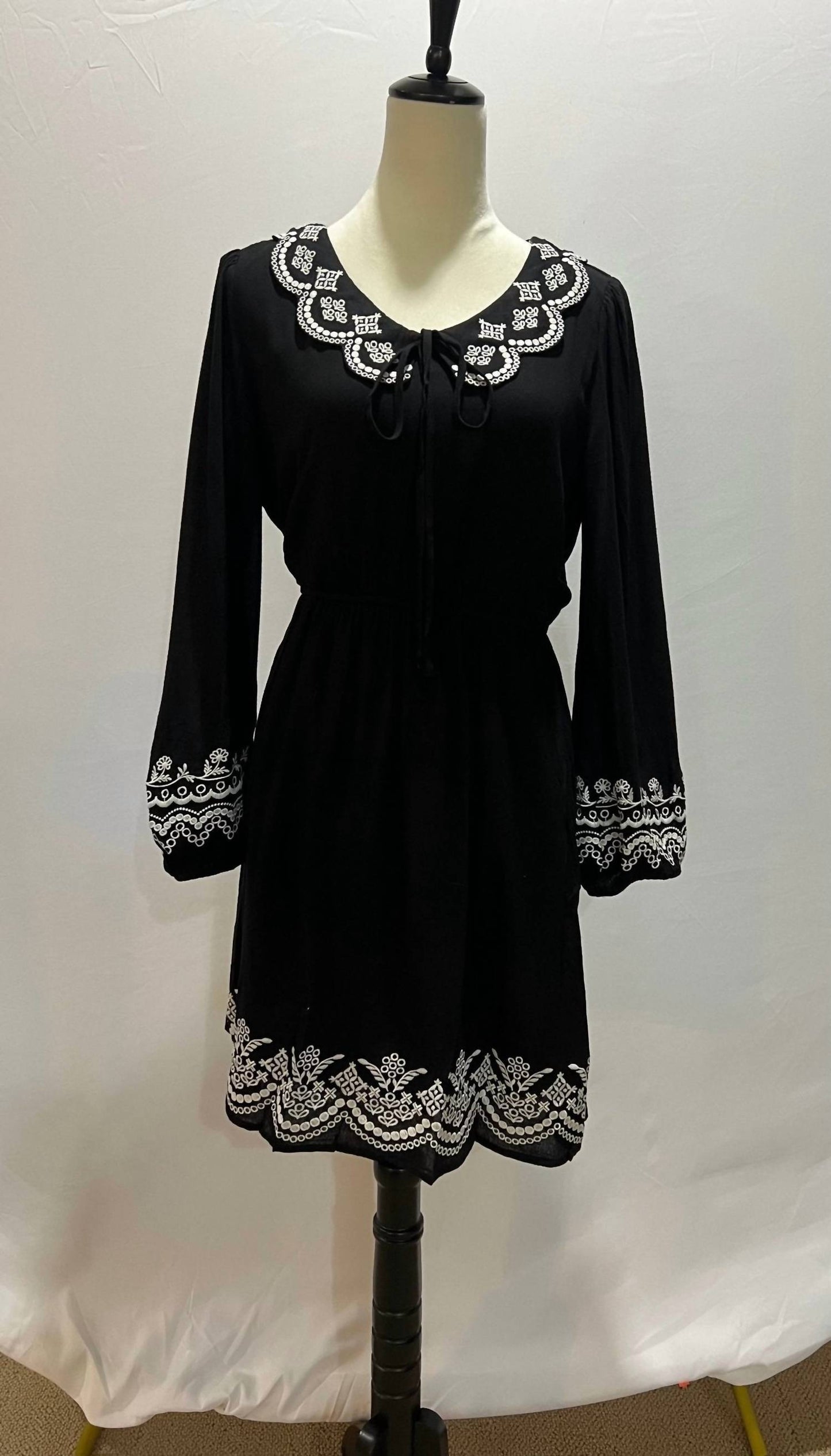 Andree By Unit - Women's Embroidered Woven Dress