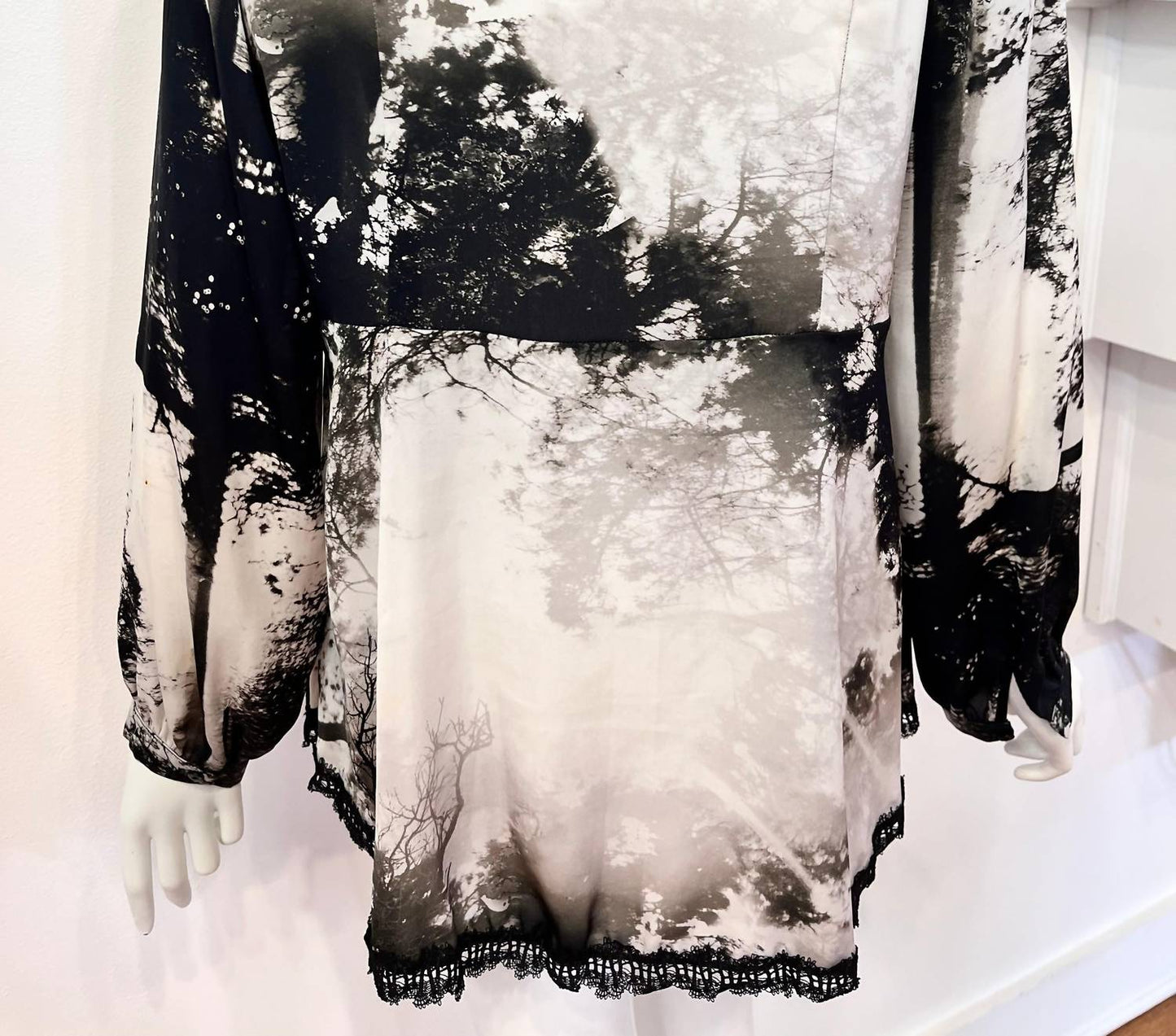 Lauren Vidal - Long Sleeve Photo Printed Top