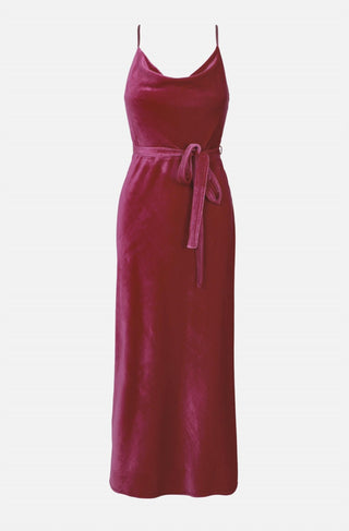 Adelyn Rae - Vestido deslizante de veludo com gola Zana