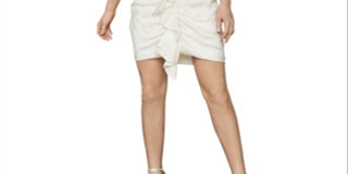 BCBGMAXAZRIA Vestido curto feminino de cetim pontilhado com babados e mangas compridas, decote em V, branco, tamanho 8