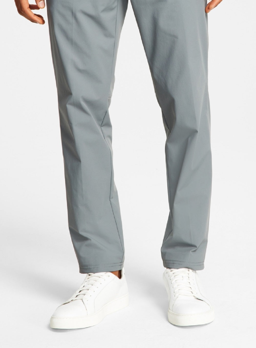 Calça social Calvin Klein Slim Fit Tech Solid Performance Masculina Cinza Tamanho 34X32