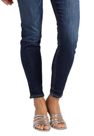 Calça jeans skinny feminina Suki Distressed da Silver Jeans Co., azul, tamanho 33x31